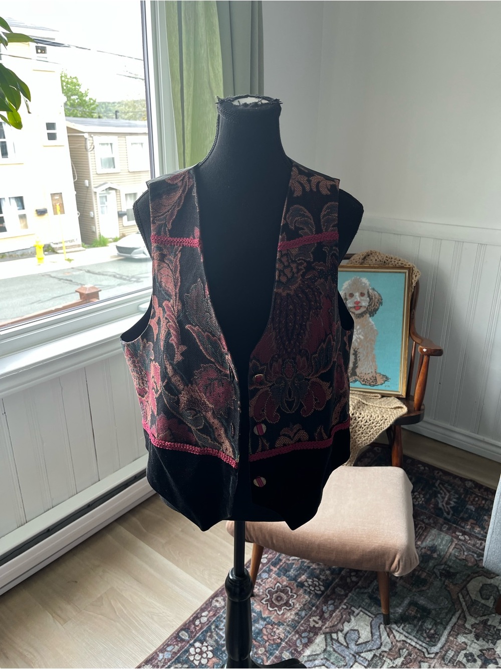 Women’s Vintage Black velvet Vest with Burgundy Floral Jacquard L